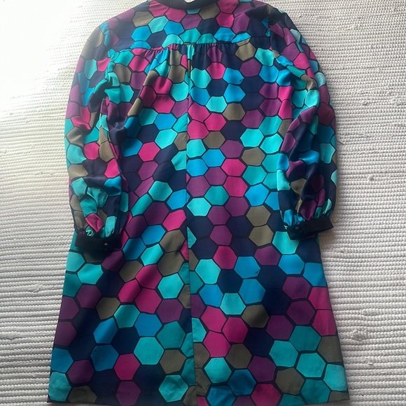 Trina Turk Silk Mini Dress Sz 8 Honeycomb Print Bishop Sleeve Bold - Picture 9 of 9